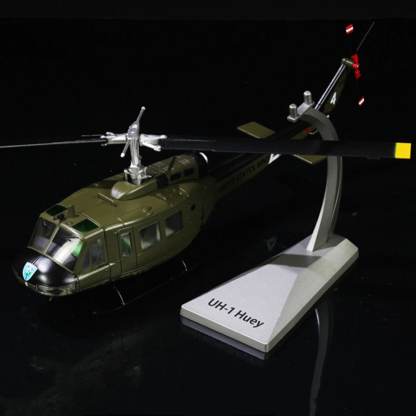 🚁🇺🇸 US Army Military Helicopter Model – 1:48 Scale Detailed Display Collectible