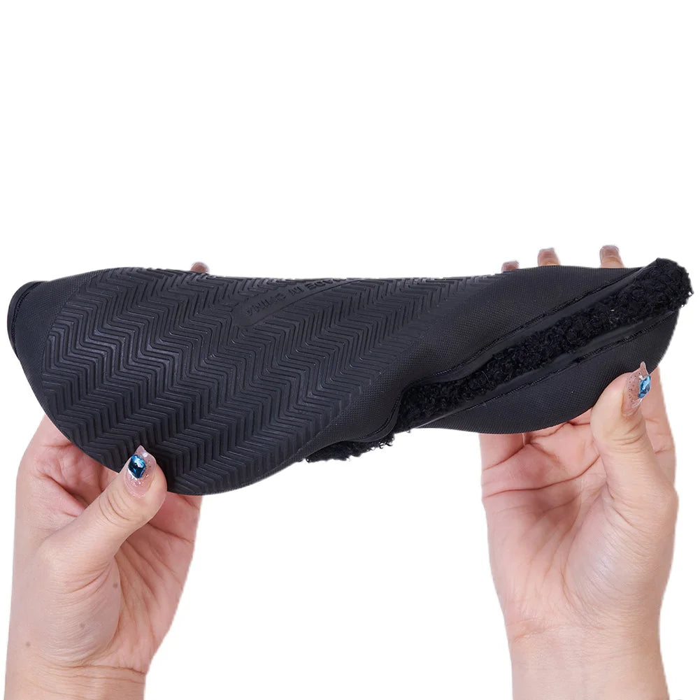 🖤🩸 Horror Handprint Slippers – Black Indoor Slides with Red Bloody Hand Design